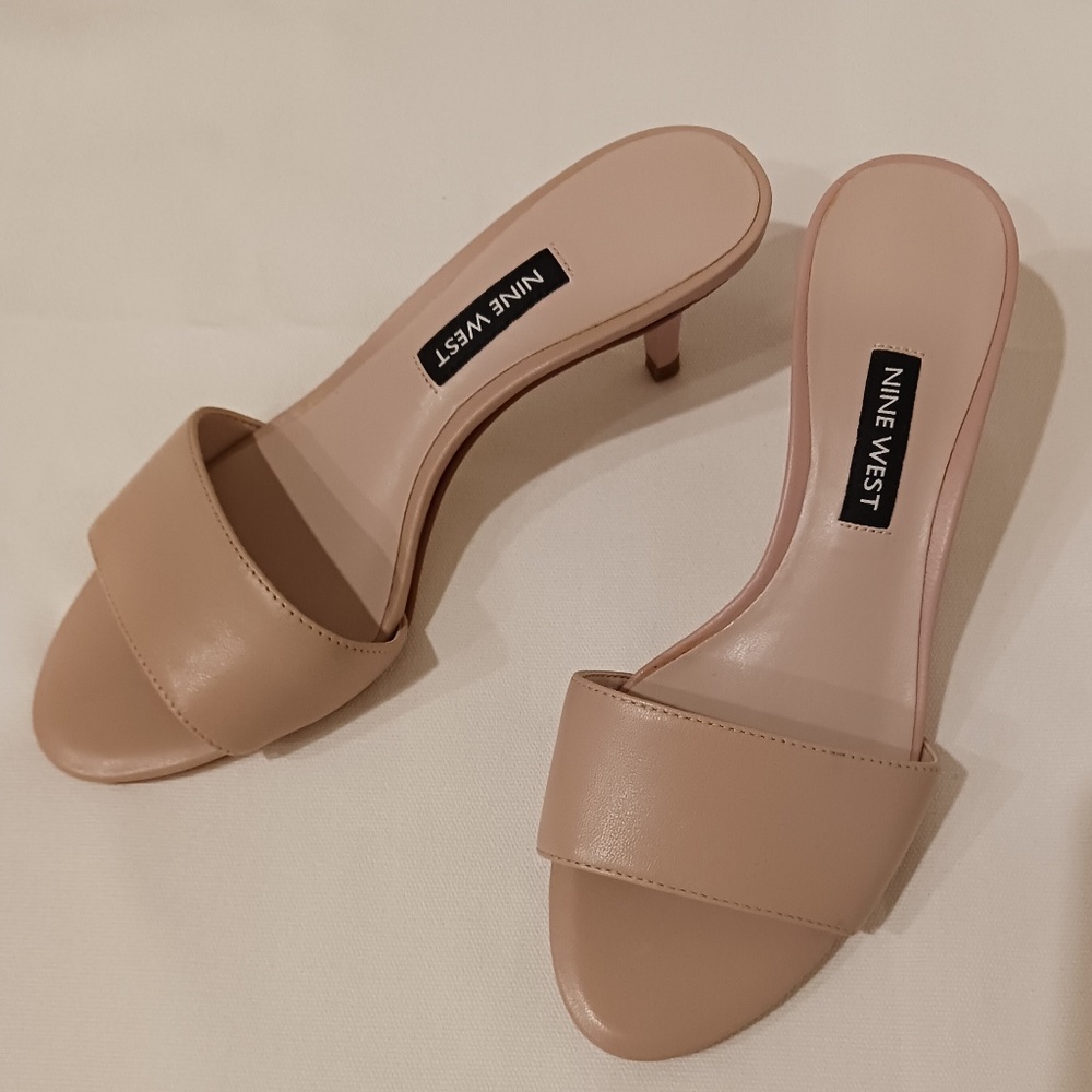 NEW NINE WEST "LYNTON" BEIGE LEATHER SANDALS SLIDES SIZE 5 NEW